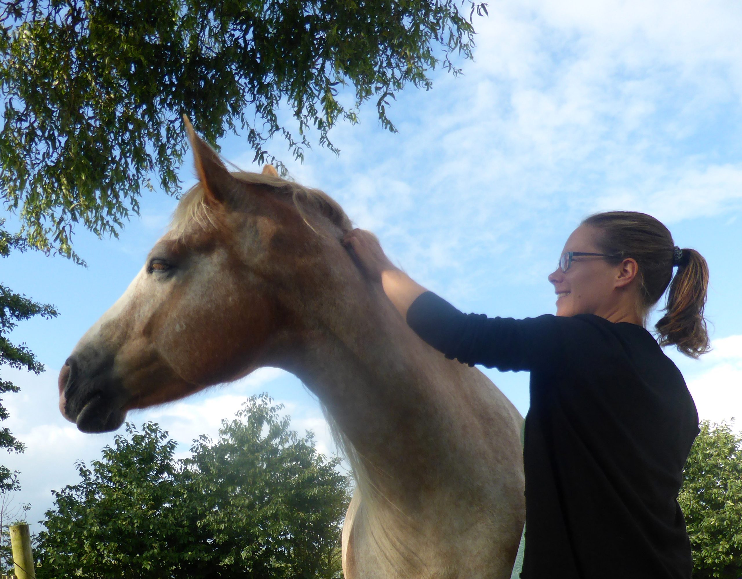 Jelka en Iris onder wilg